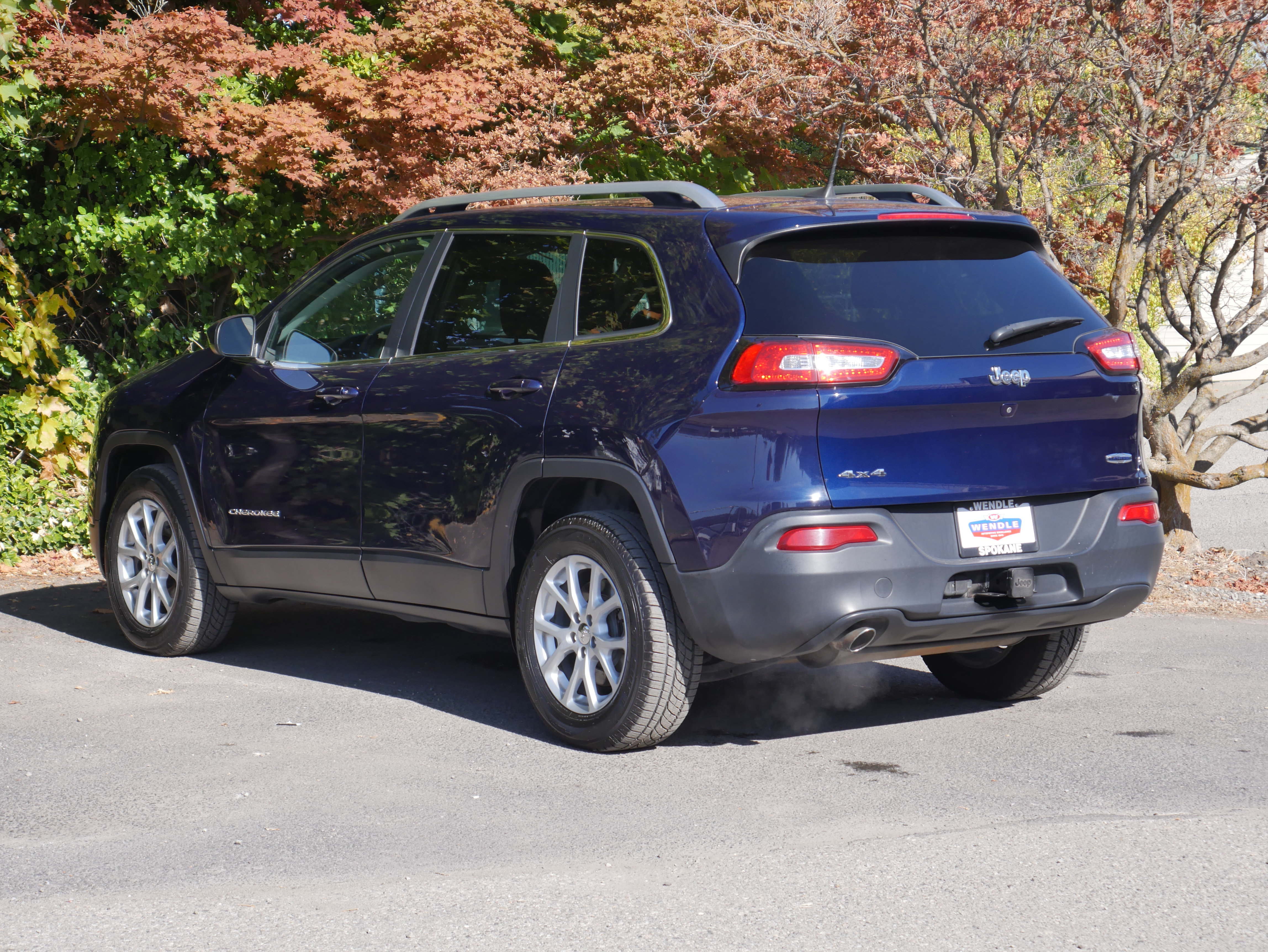 Used 2016 Jeep Cherokee Latitude w/ Comfort/Convenience Group AWD/4WD image 19