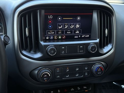 Used 2022 Chevrolet Colorado Z71 AWD/4WD image 21