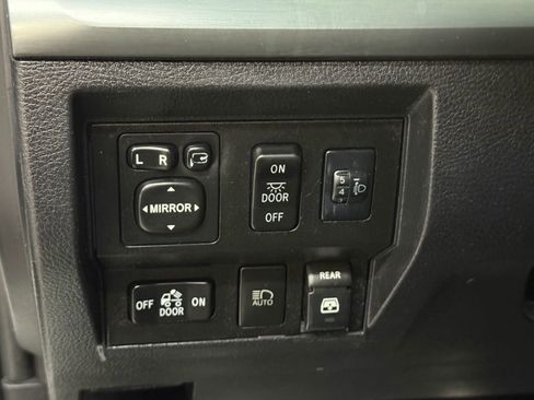 Used 2018 Toyota Tundra Platinum AWD/4WD image 26