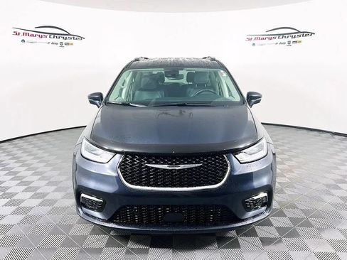 Used 2021 Chrysler Pacifica Touring-L w/ Premium & Safety Sphere Group FWD image 3
