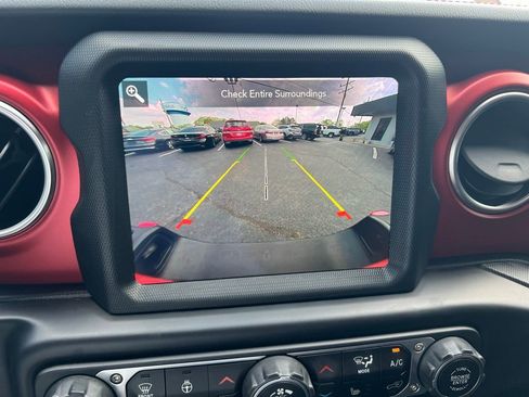 Used 2023 Jeep Gladiator Rubicon w/ Cold Weather Group AWD/4WD image 47