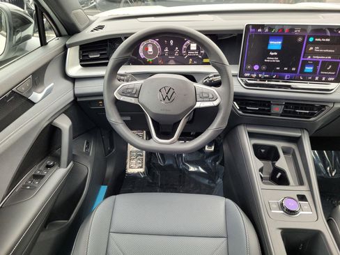 New 2026 Volkswagen Tiguan SE R-Line FWD image 14