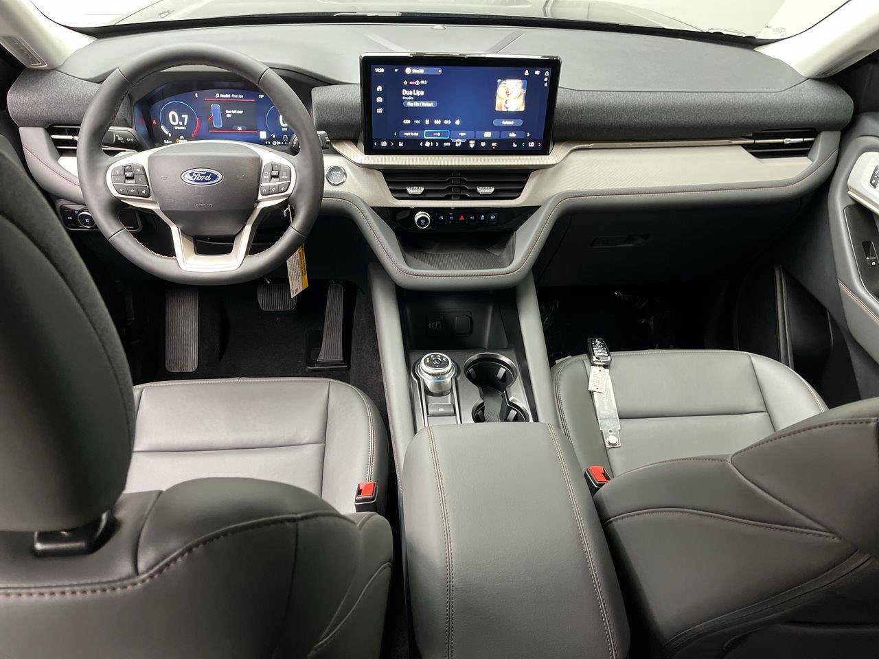 Used 2026 Ford Explorer Active w/ Active Comfort Package AWD/4WD image 4