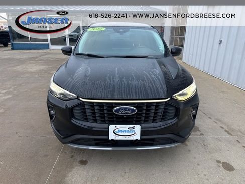 Used 2023 Ford Escape Platinum image 2