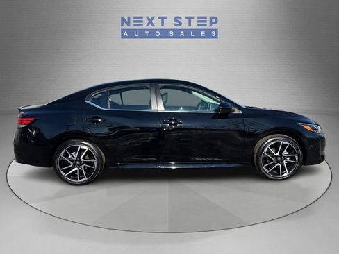 Used 2025 Nissan Sentra SR w/ SR Premium Package FWD image 9