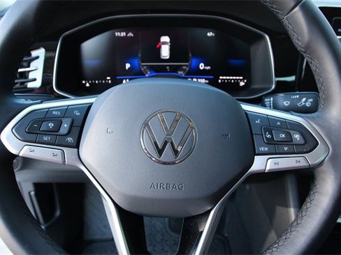 Certified 2025 Volkswagen Jetta SE image 20