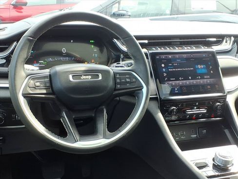 Used 2023 Jeep Grand Cherokee 4WD 4xe image 3