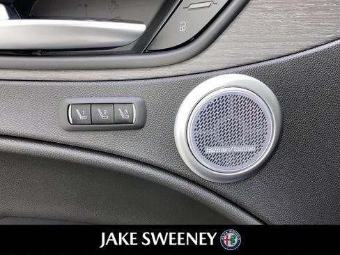 Used 2023 Alfa Romeo Stelvio Ti image 29