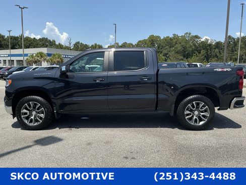 Used 2023 Chevrolet Silverado 1500 LT AWD/4WD image 2