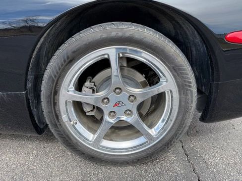 Used 2004 Chevrolet Corvette Convertible w/ Preferred Equipment Group image 9