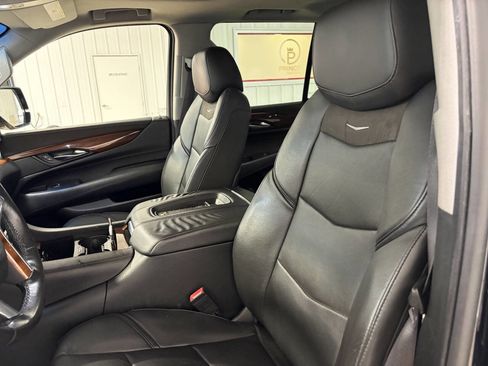Used 2016 Cadillac Escalade Luxury image 21