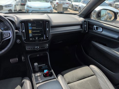 Used 2022 Volvo XC40 T5 R-Design AWD/4WD image 14
