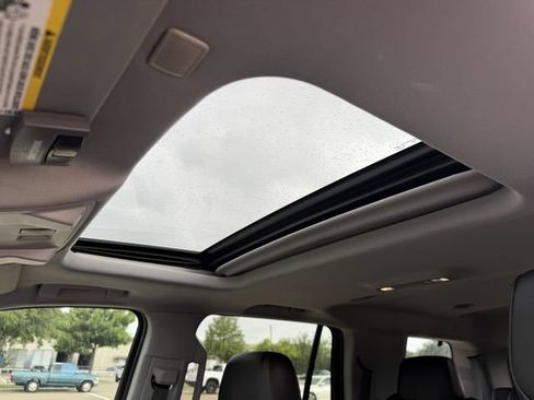Used 2018 Cadillac Escalade Luxury AWD/4WD image 24