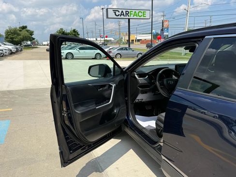Used 2021 Toyota RAV4 XLE AWD/4WD image 18