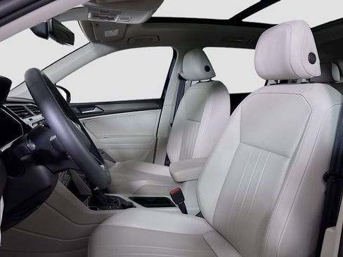 Used 2022 Volkswagen Tiguan SE w/ Panoramic Sunroof Package image 20