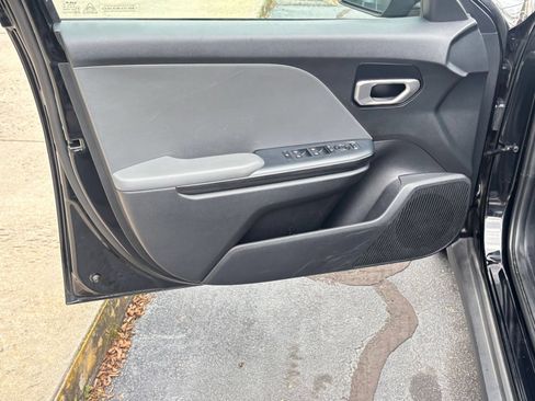 Used 2025 Kia K4 FWD image 18