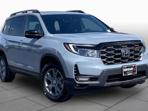 Used 2024 Honda Passport TrailSport image 3