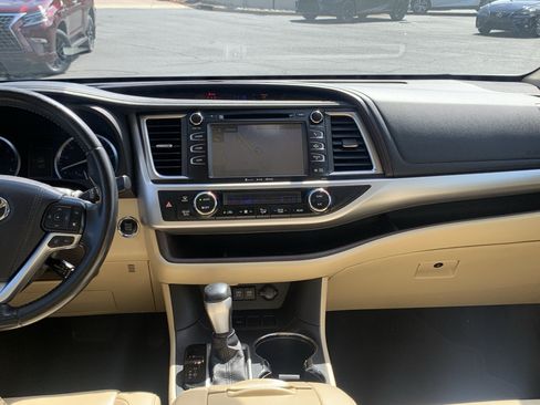 Used 2017 Toyota Highlander XLE FWD image 31