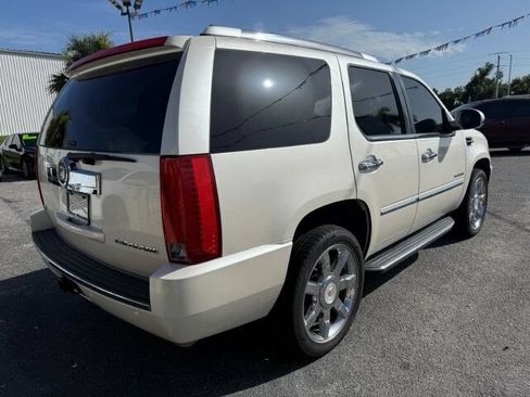 Used 2012 Cadillac Escalade Luxury RWD image 5