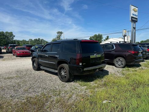 Used 2011 Cadillac Escalade Luxury AWD/4WD image 6