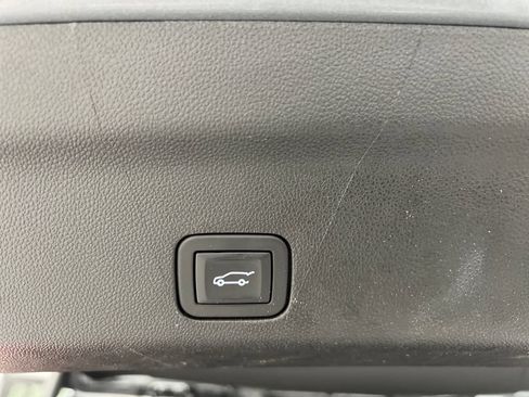 Used 2025 Chevrolet Suburban Z71 AWD/4WD image 48