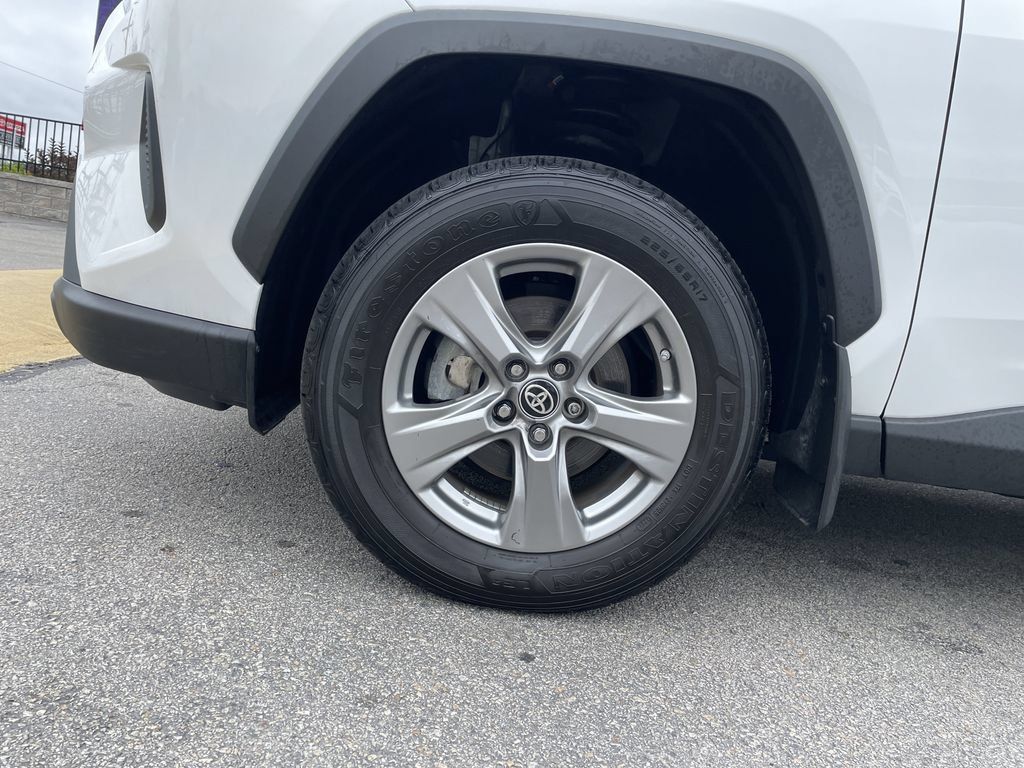Certified 2024 Toyota RAV4 LE AWD/4WD image 9
