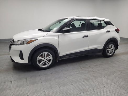 Used 2022 Nissan Kicks S FWD image 2