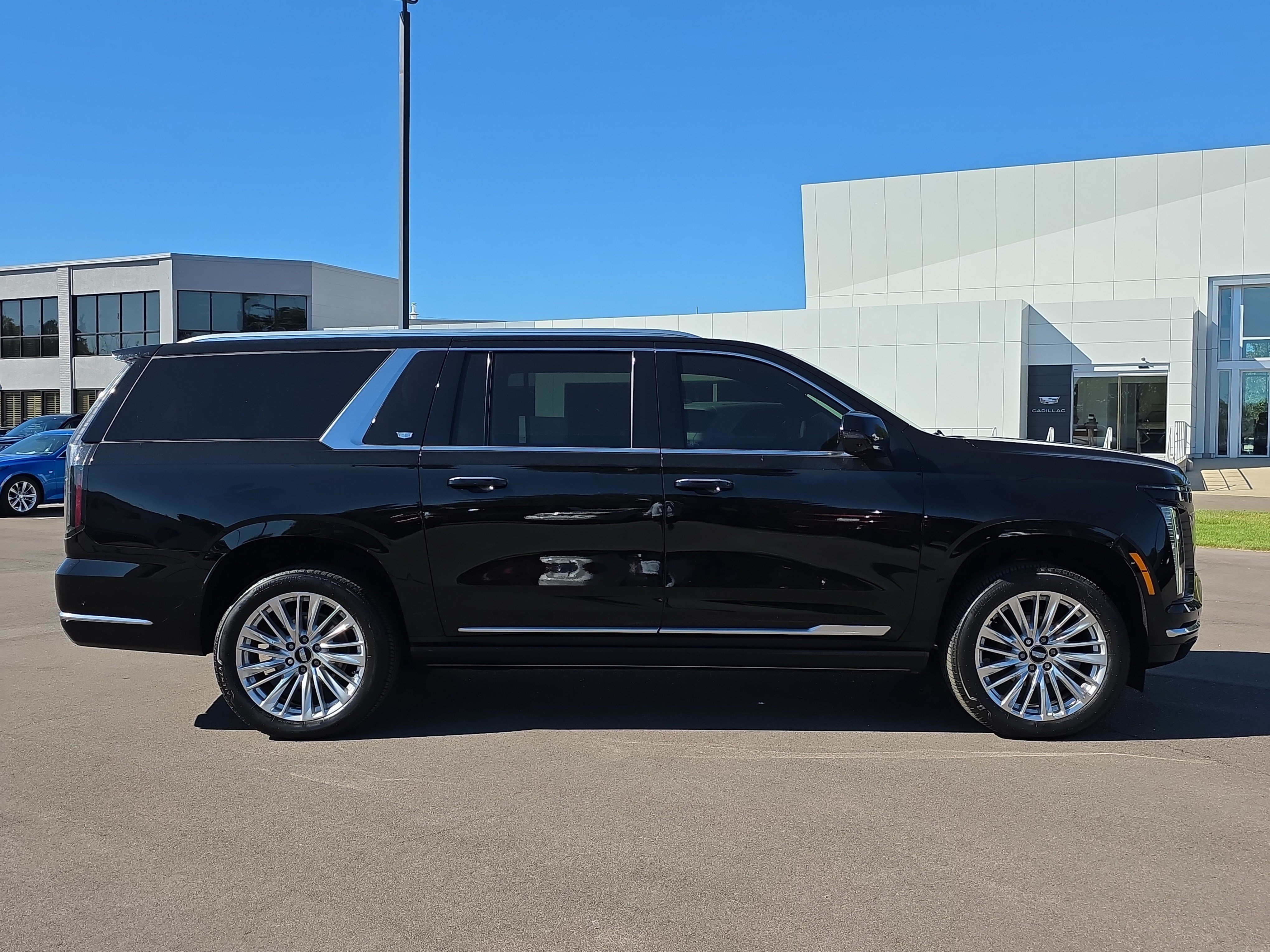 Used 2025 Cadillac Escalade ESV Premium Luxury w/ Touring Package AWD/4WD image 2