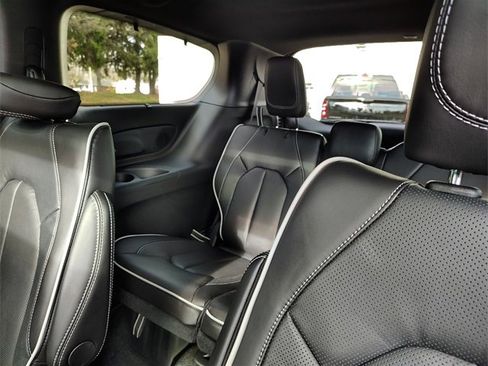 New 2026 Chrysler Pacifica Limited w/ Uconnect Theater Family Group image 32