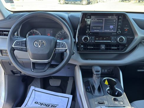 Used 2022 Toyota Highlander L image 28