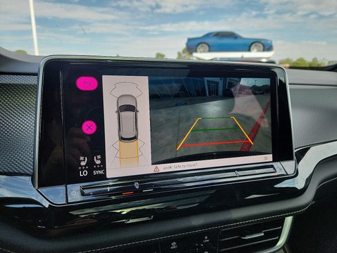 New 2026 Volkswagen Atlas Cross Sport SEL R-Line image 18