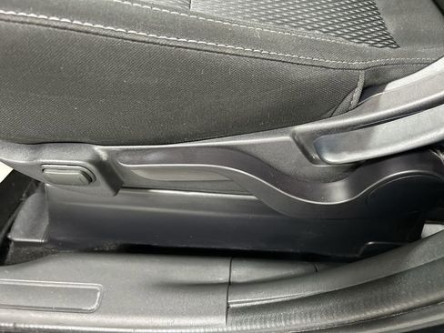 Used 2020 Mitsubishi Outlander ES AWD/4WD image 10