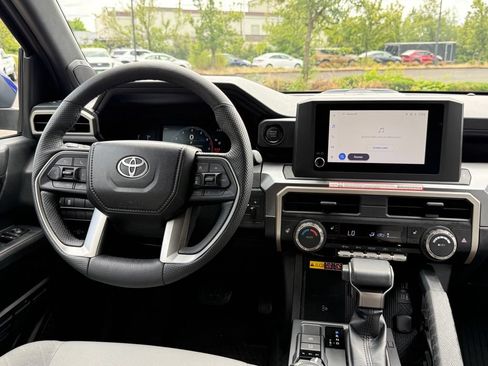 Certified 2025 Toyota Tacoma SR5 AWD/4WD image 28