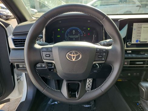 Used 2025 Toyota Camry SE image 21