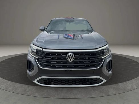 Used 2025 Volkswagen Atlas Cross Sport SE AWD/4WD image 2
