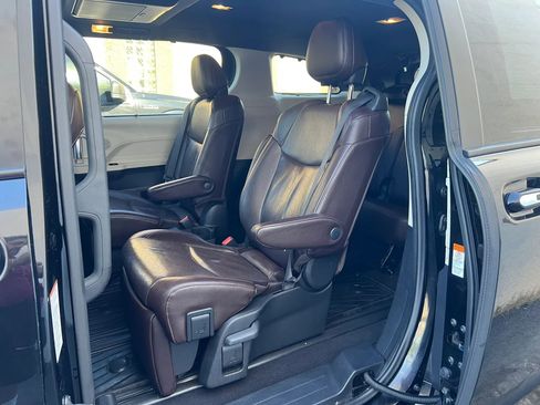 Used 2022 Toyota Sienna Platinum AWD/4WD image 29