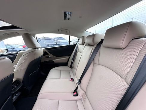 Used 2019 Lexus ES 350 w/ Premium Package image 10