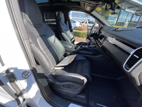 Used 2023 Porsche Cayenne S image 35