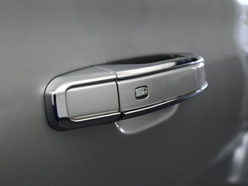 Used 2020 Chevrolet Suburban LT image 48