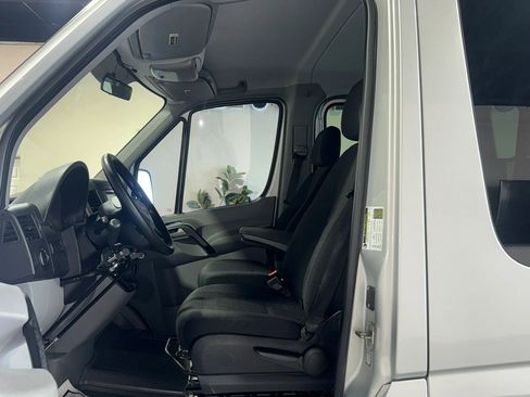 Used 2016 Mercedes-Benz Sprinter 2500 image 17