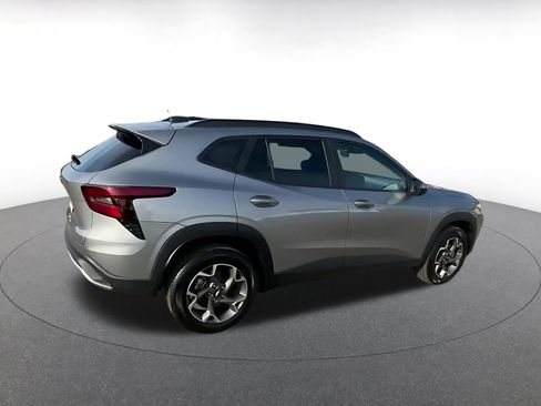 Used 2025 Chevrolet Trax LT image 14