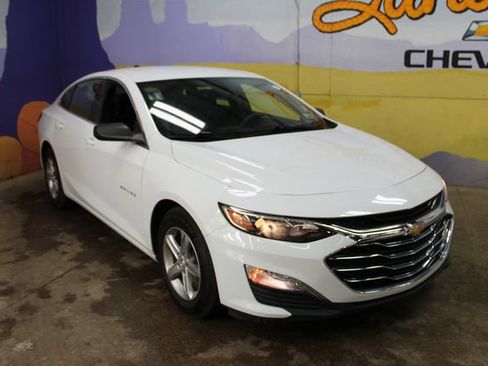 Used 2019 Chevrolet Malibu LS FWD image 2