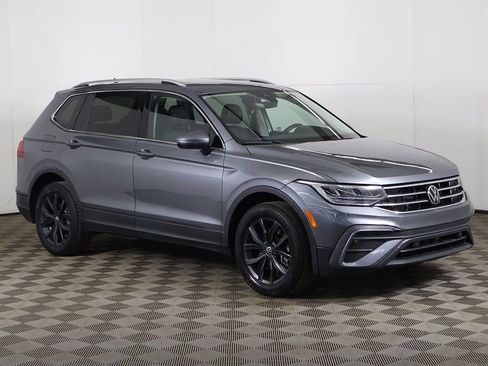 Used 2024 Volkswagen Tiguan SE w/ Panoramic Sunroof Package image 55