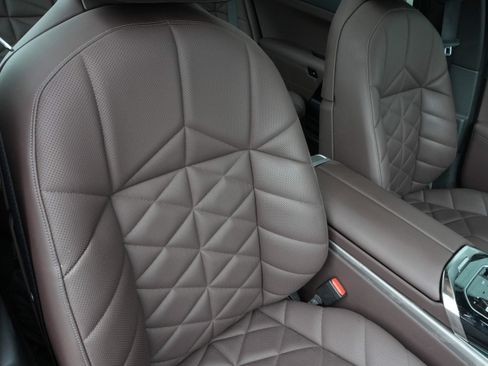 Certified 2023 BMW 740i RWD image 13
