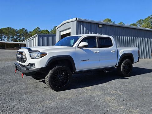Used 2020 Toyota Tacoma TRD Off-Road image 3