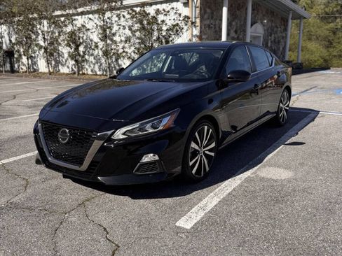 Used 2020 Nissan Altima 2.5 SR FWD image 2