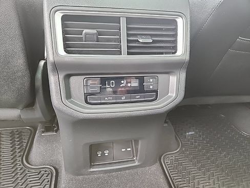 Used 2024 Volkswagen Atlas Peak Edition SEL AWD/4WD image 40