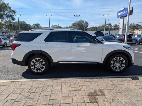 Used 2025 Ford Explorer Platinum image 7