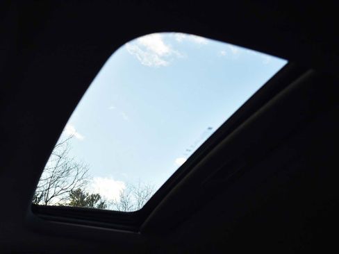 Used 2025 Chevrolet Trax RS w/ Sunroof Package image 12