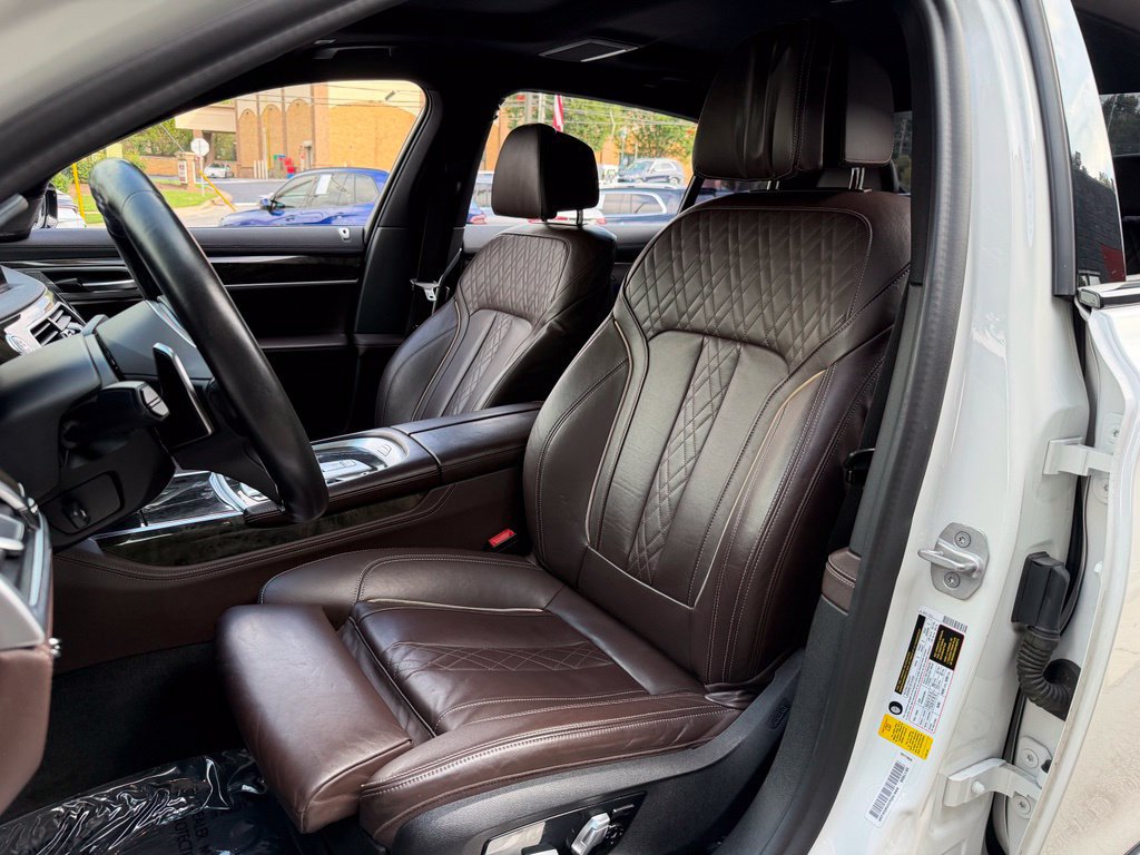 Used 2022 BMW 740i w/ M Sport Package RWD image 24